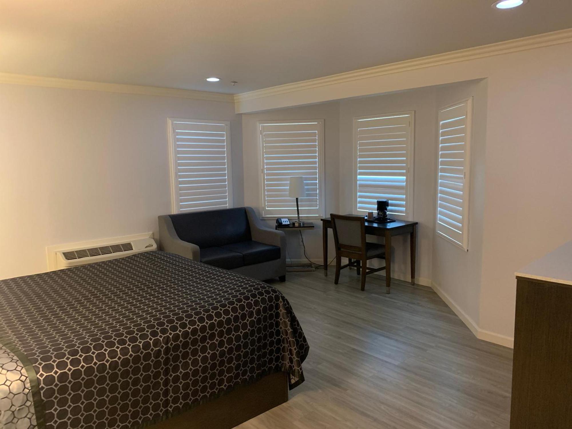 Deluxe Single Room,1216782322:JPEG