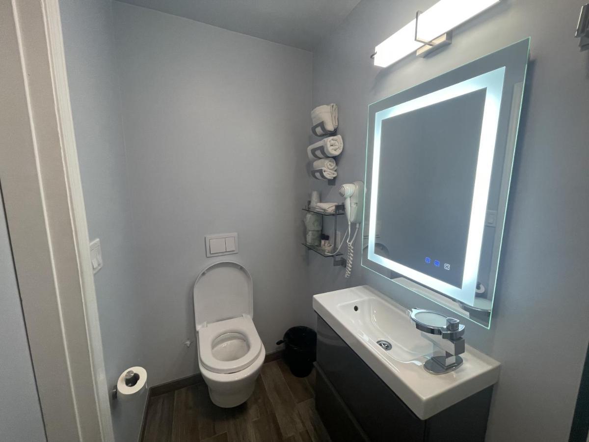 Single Room with Private Bathroom,1226226860:JPEG