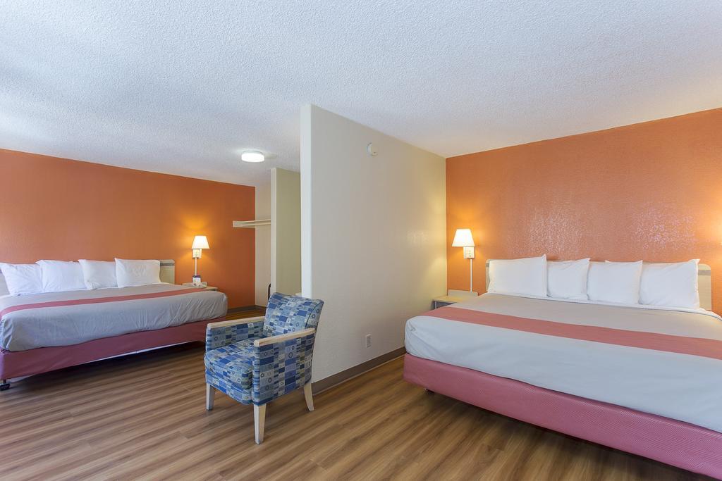 King Room with Two King Beds - Non-Smoking,132773964:JPEG