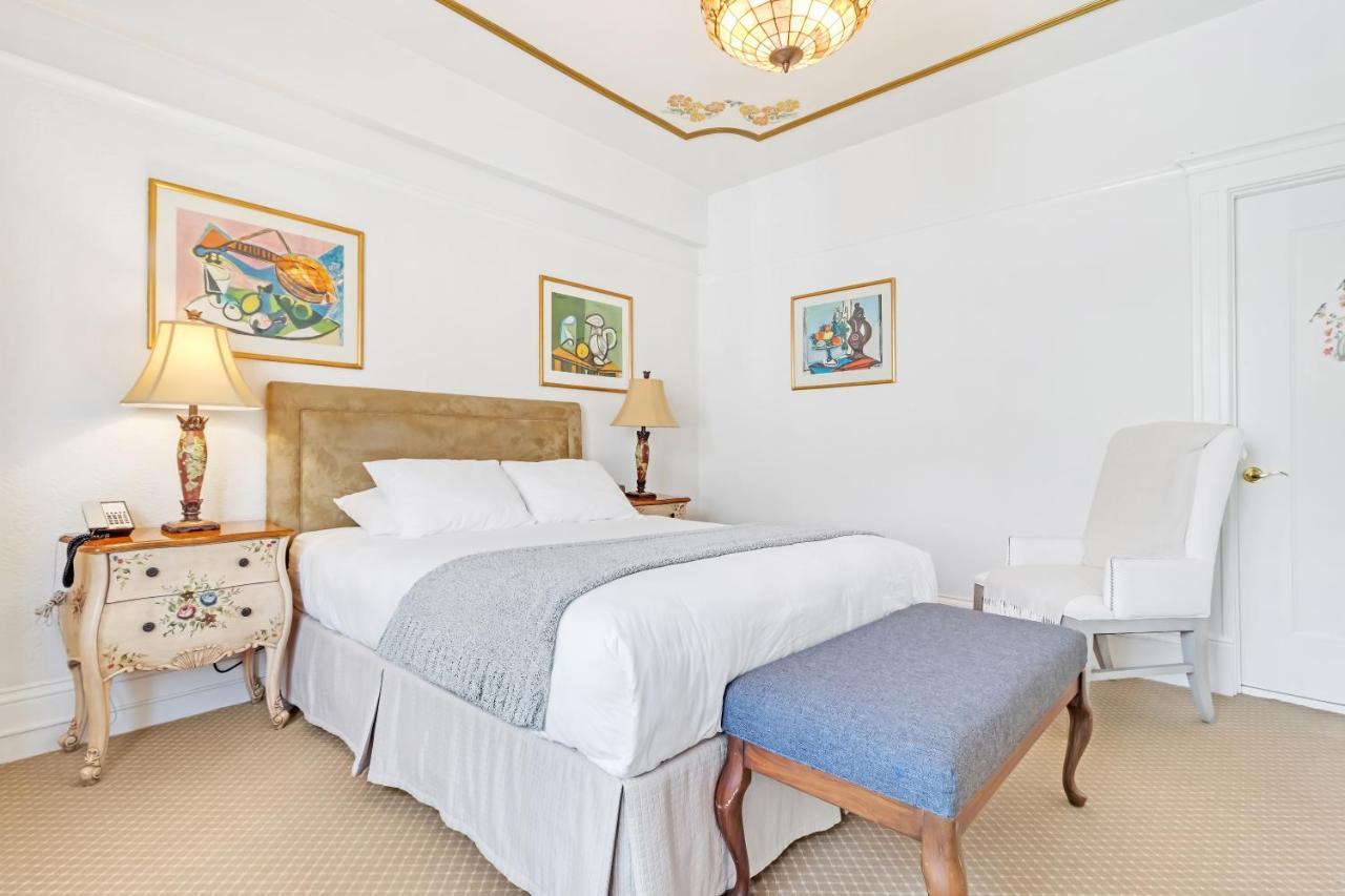 Deluxe King Room,1359218846:JPEG