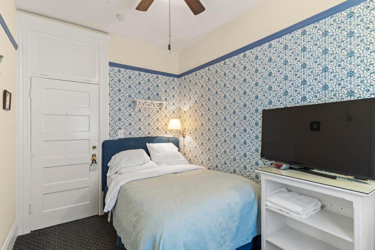 Double Room with Shared Toilet,1395632123:JPEG