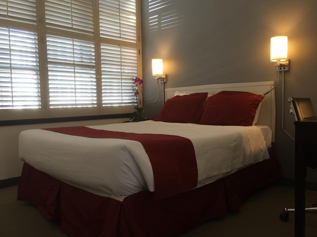 Deluxe Queen Room,141129909:JPEG