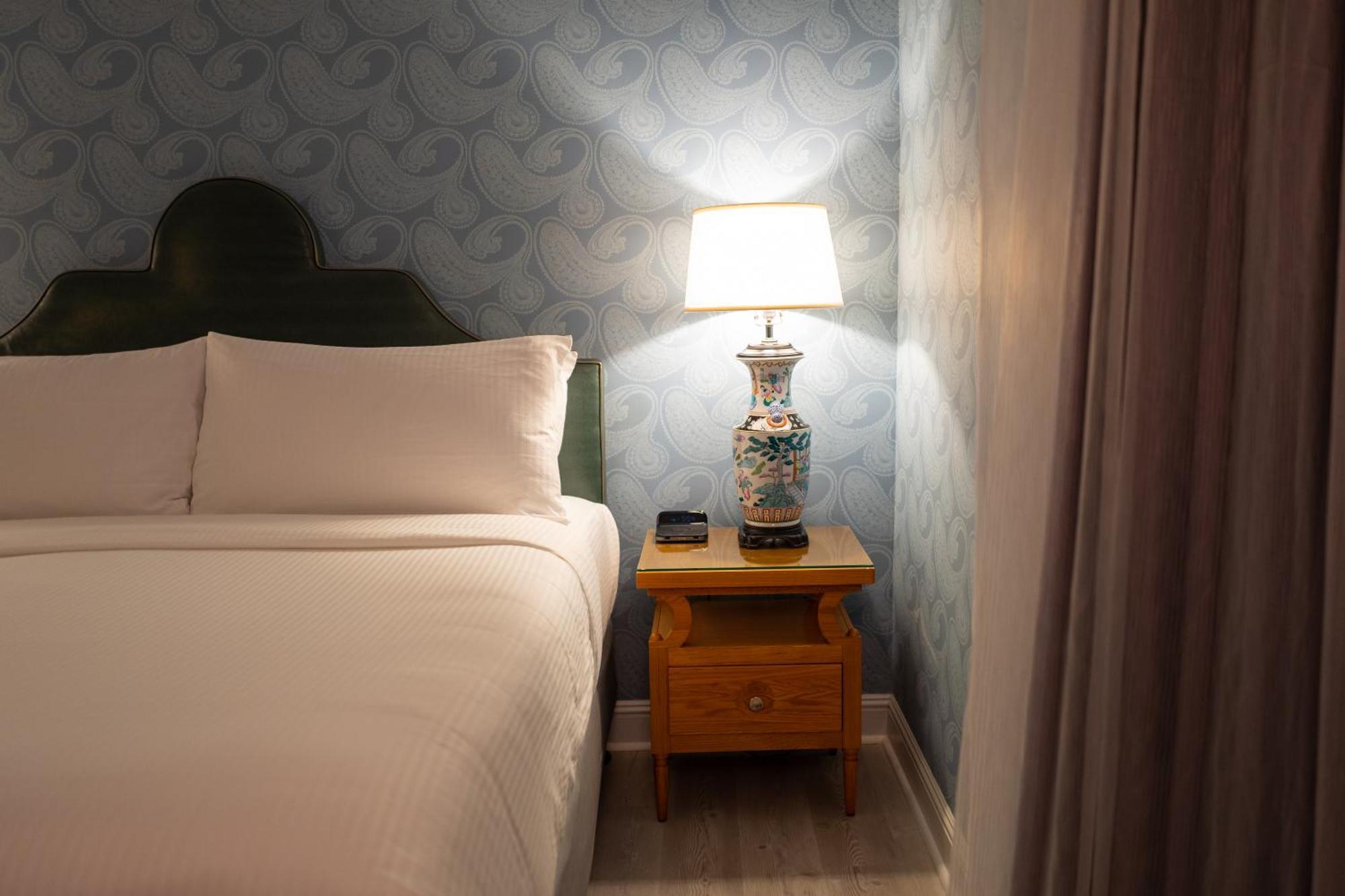 Deluxe King Room,1526232781:JPEG