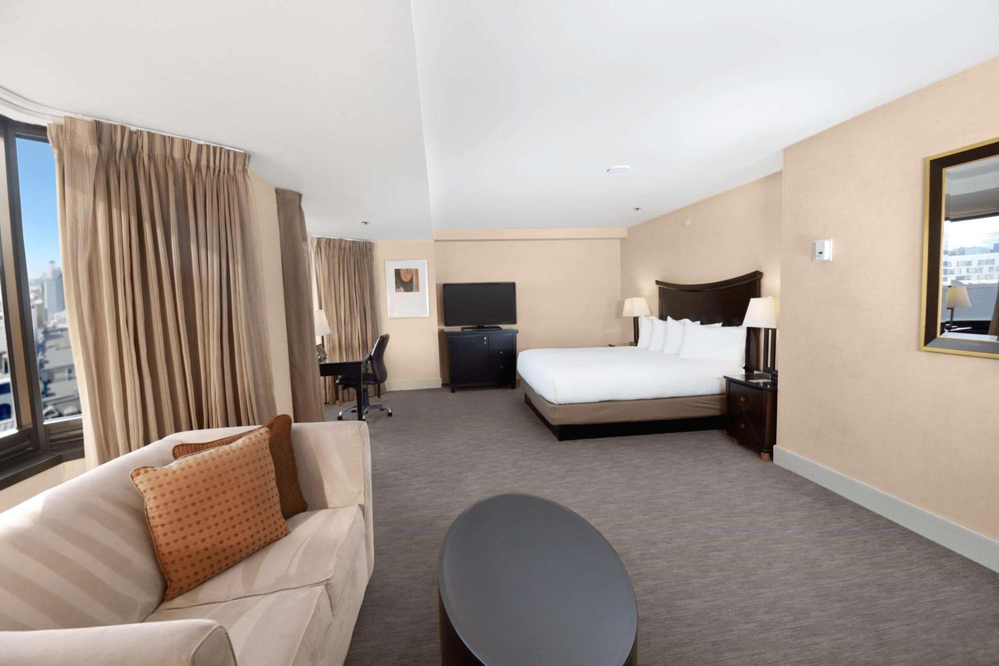 Junior King Suite with Seating Area,1587497641:JPEG