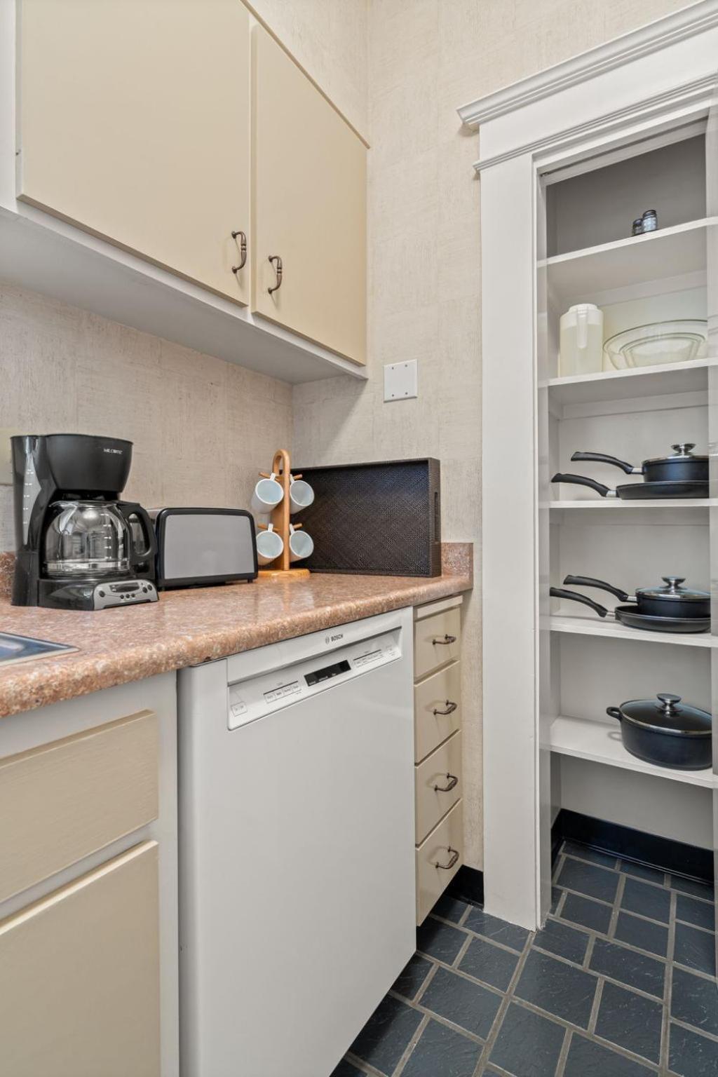 Standard Studio,1596305885:JPEG