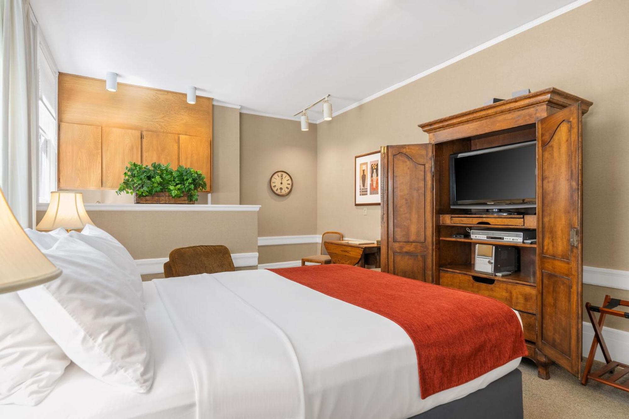 Studio,1596305877:JPEG