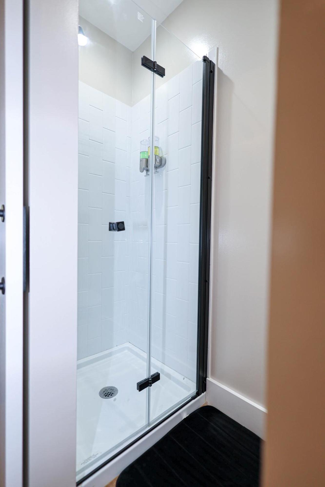 Queen Room Private Bathroom,1772885740:JPEG