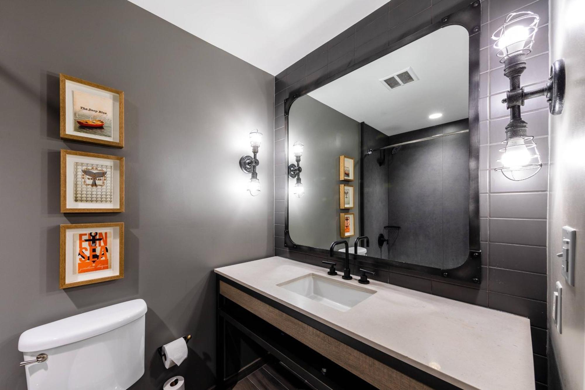 Guest room, 1 King, No view,1636741425:JPEG