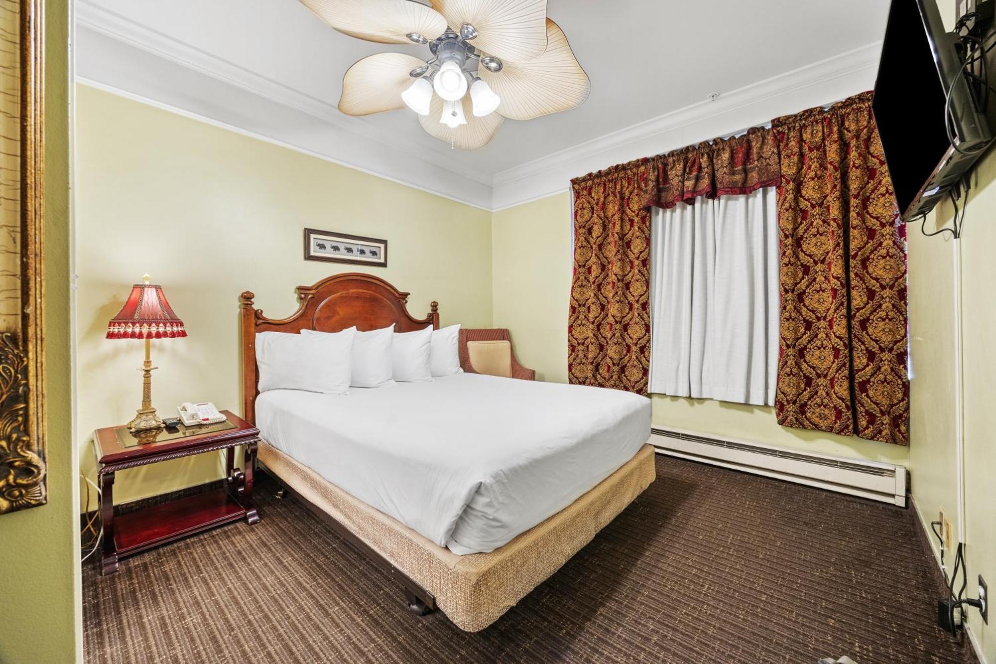 Queen Room,1646890698:JPEG
