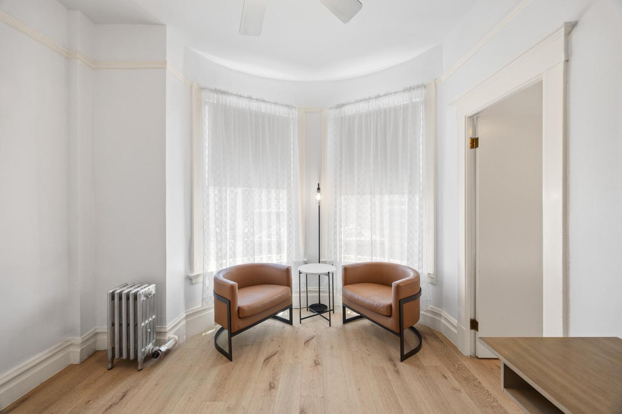 Suite,1704911258:JPEG