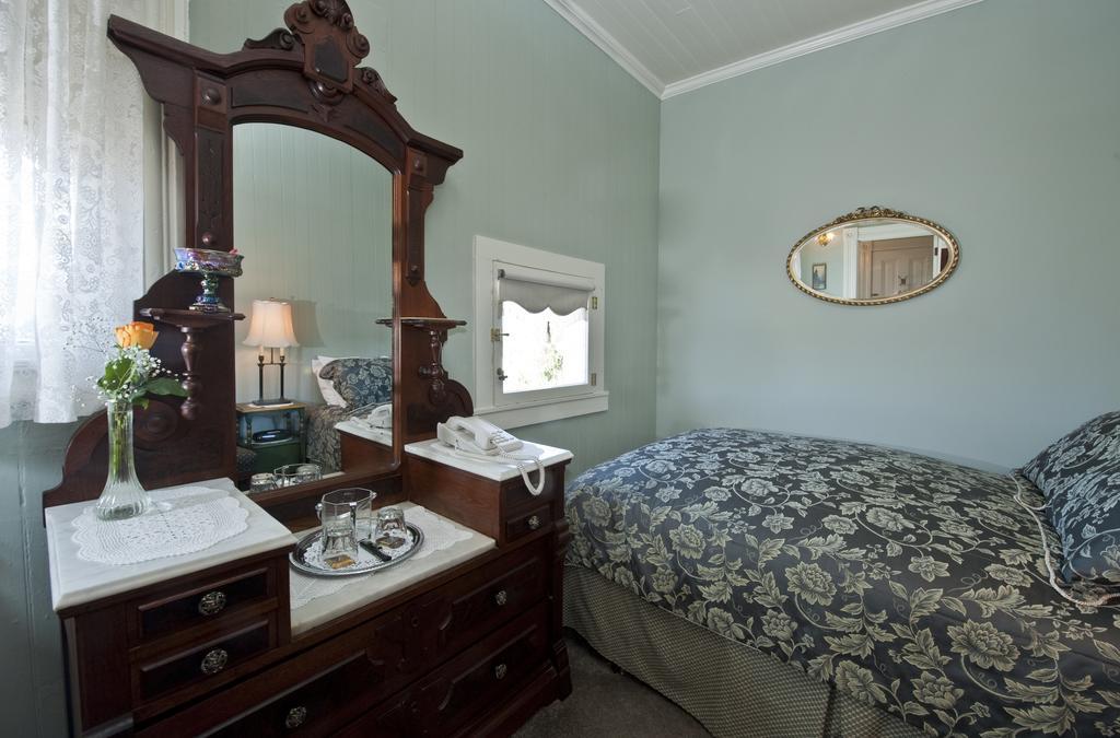Small Double Room,223587860:JPEG