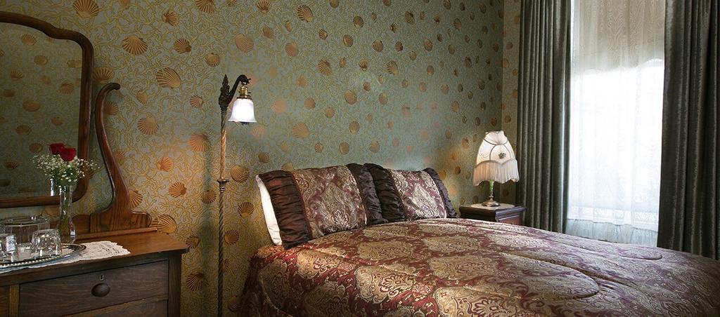 Small Double Room,418453998:JPEG