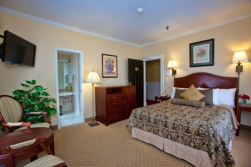 Queen Room,61275616:JPEG