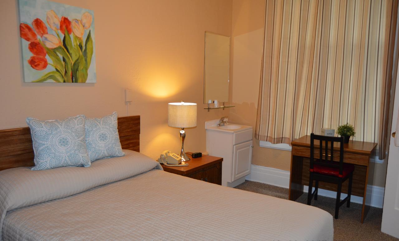 Deluxe Queen Room,635070822:JPEG