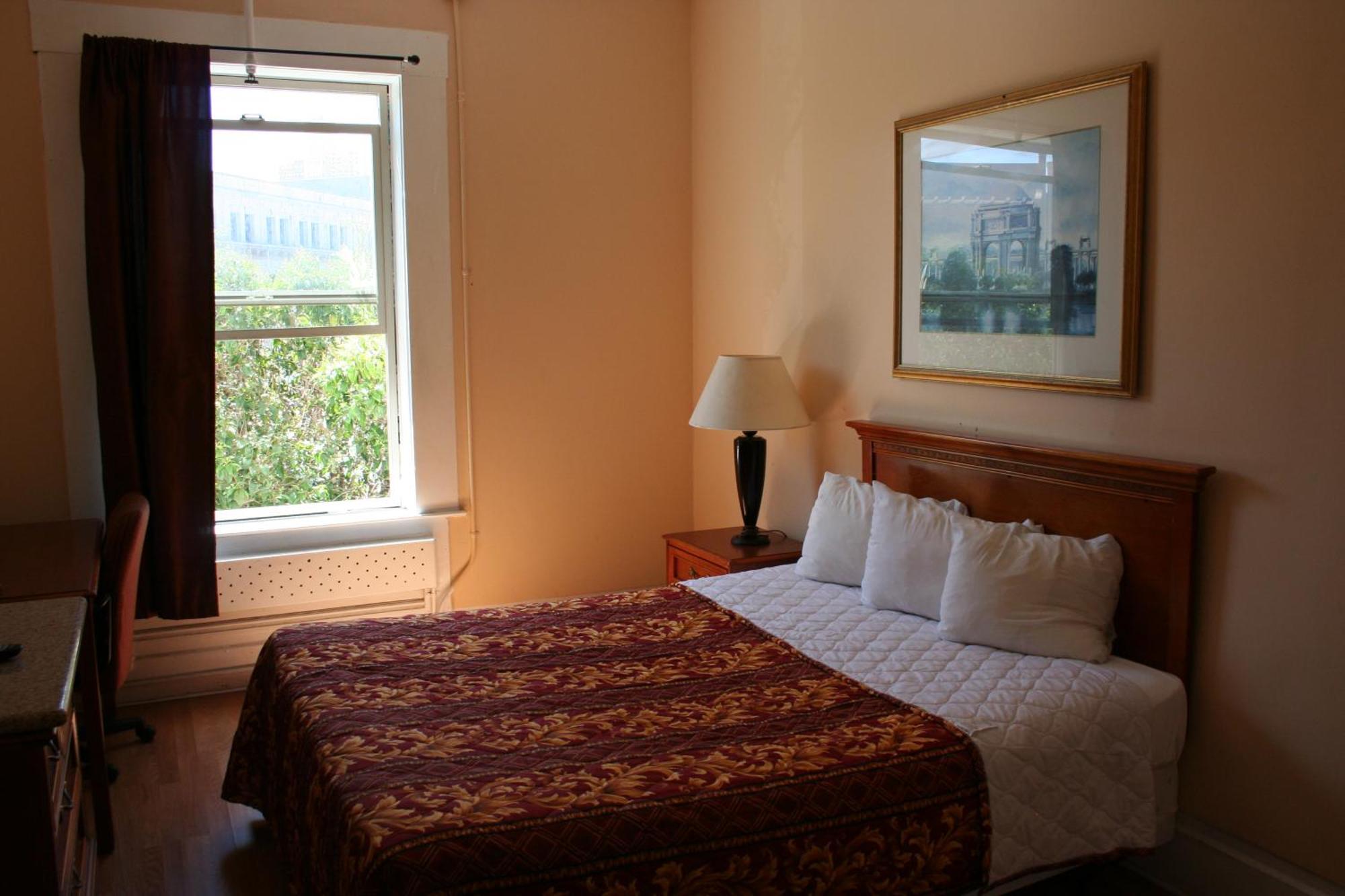 Queen Room,698992386:JPEG