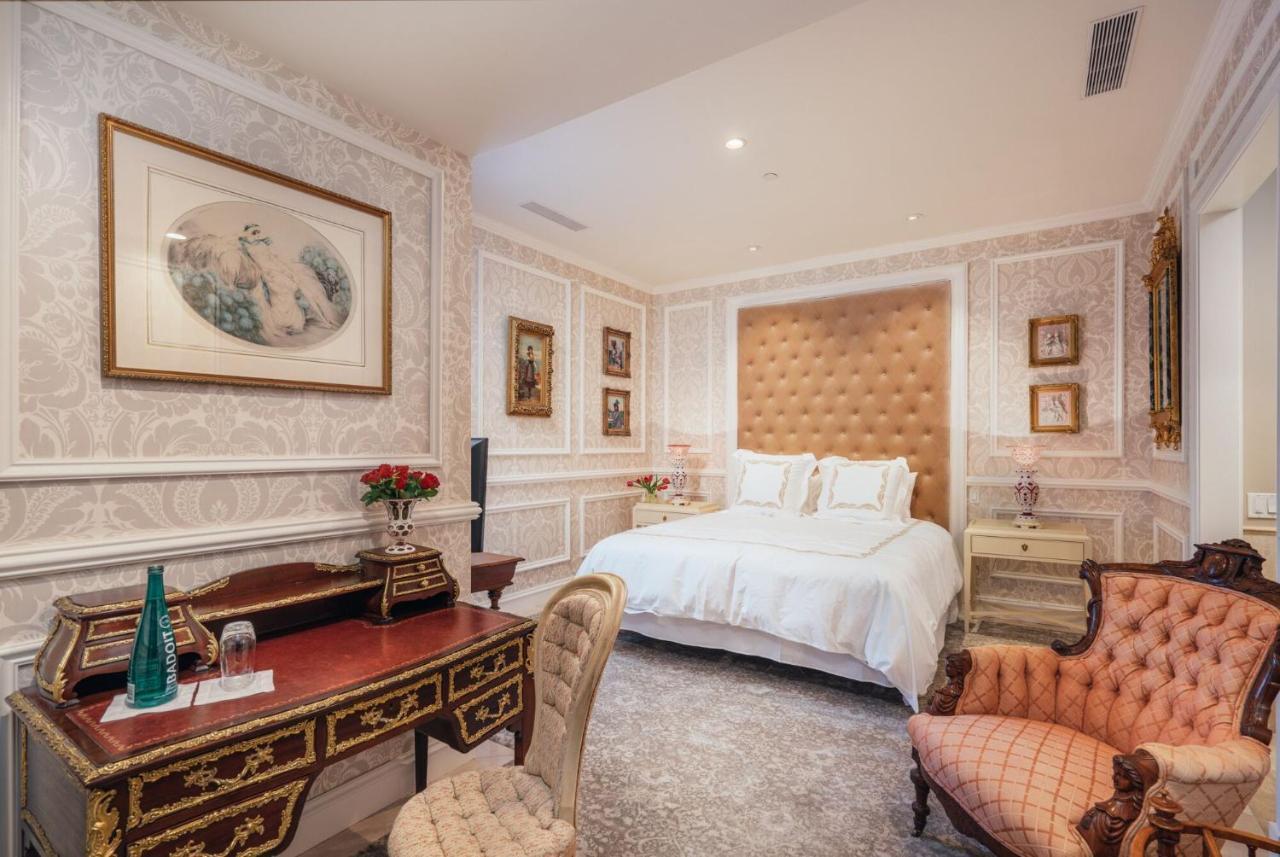 Suite with Spa Bath,756658615:JPEG