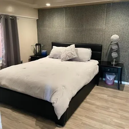 Large Modern 1 Bedroom, Dinning/Living Room Flat-2
