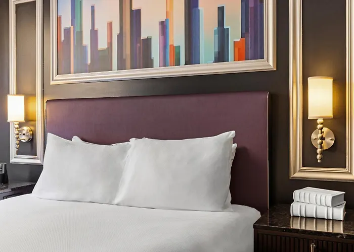 Deluxe Union Square Suites