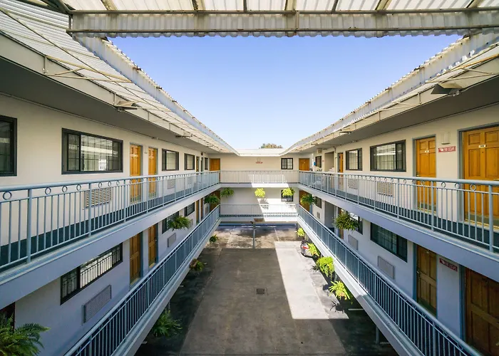 Nob Hill Motor Inn -Newly Updated Rooms!